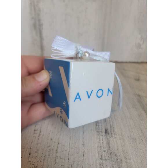 Avon 2005 white box limited edition ornament Xmas - Picture 5 of 6